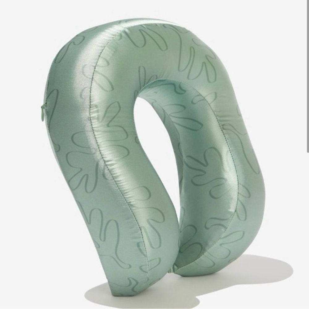 Lost + Wander Frequent Flyer Travel Pillow NWT